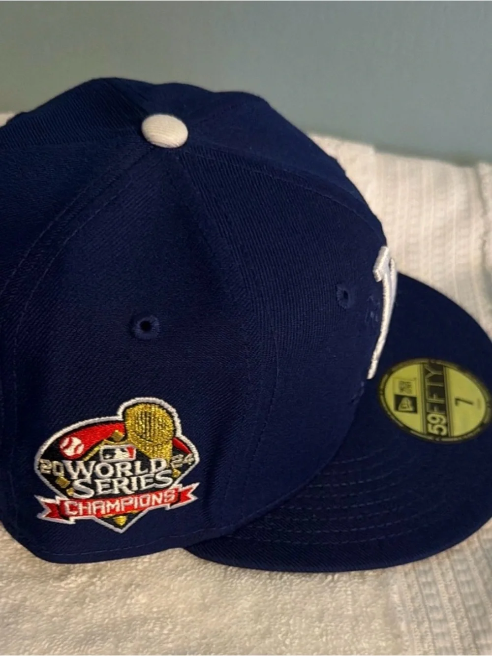Born X RaisedLos Angeles Dodgers New Era 2024 Champions FittedHat size:7 New